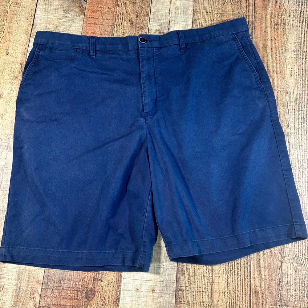 Tommy Bahama CoolMax Chino Shorts Men's 42 Navy Blue Tencel Stretch Golf 9.5 In.